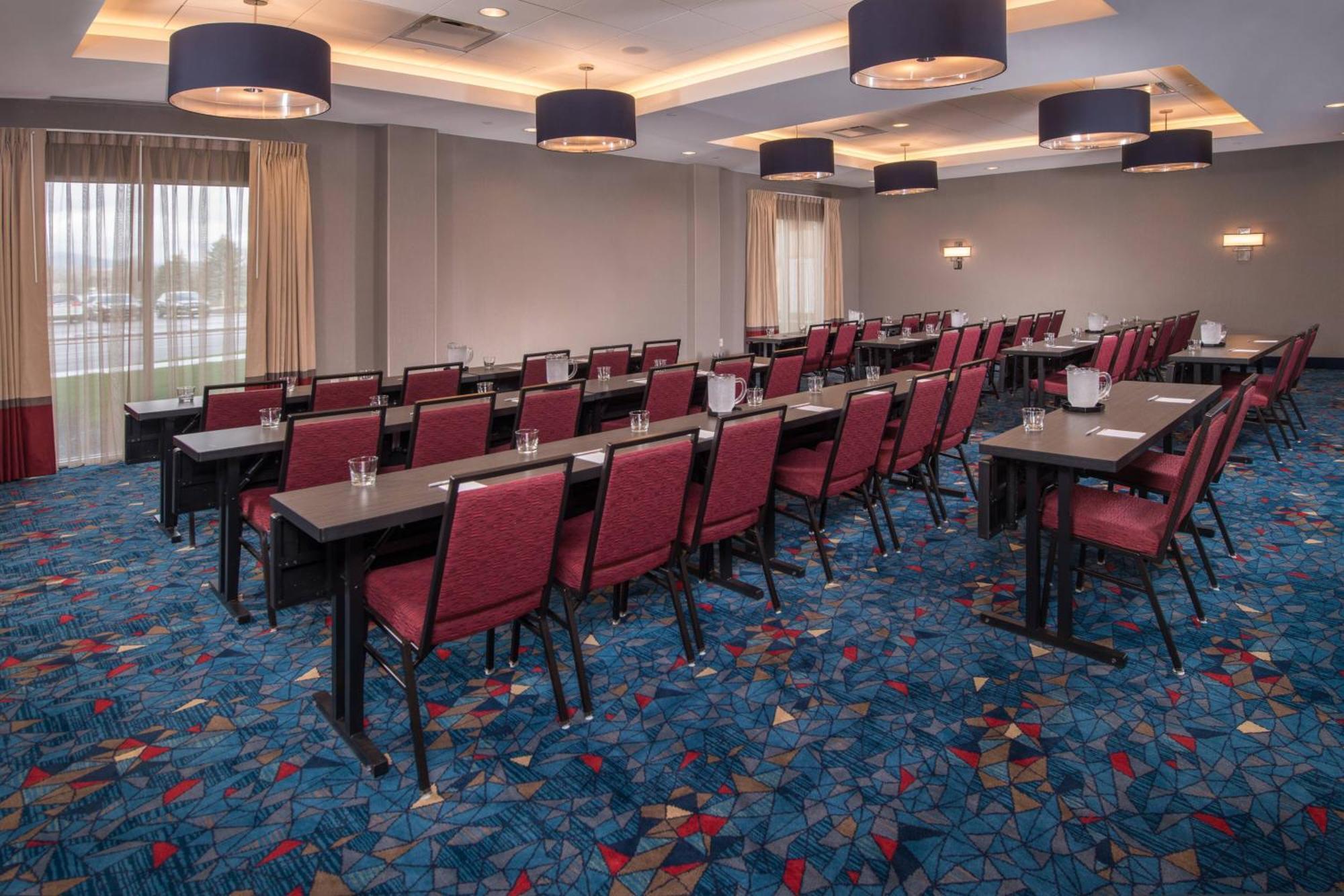 Towneplace Suites By Marriott Алтуна Экстерьер фото