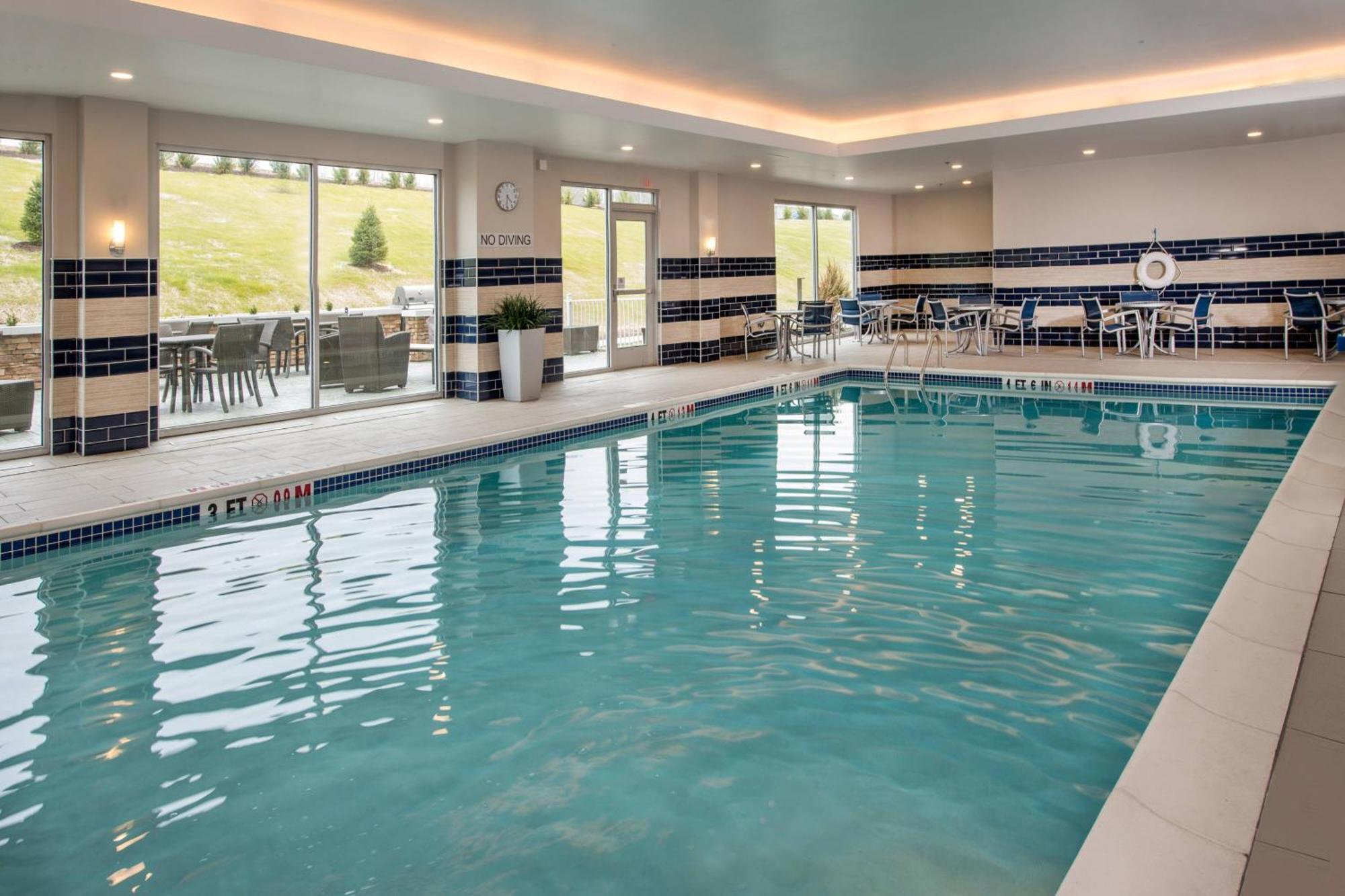 Towneplace Suites By Marriott Алтуна Экстерьер фото