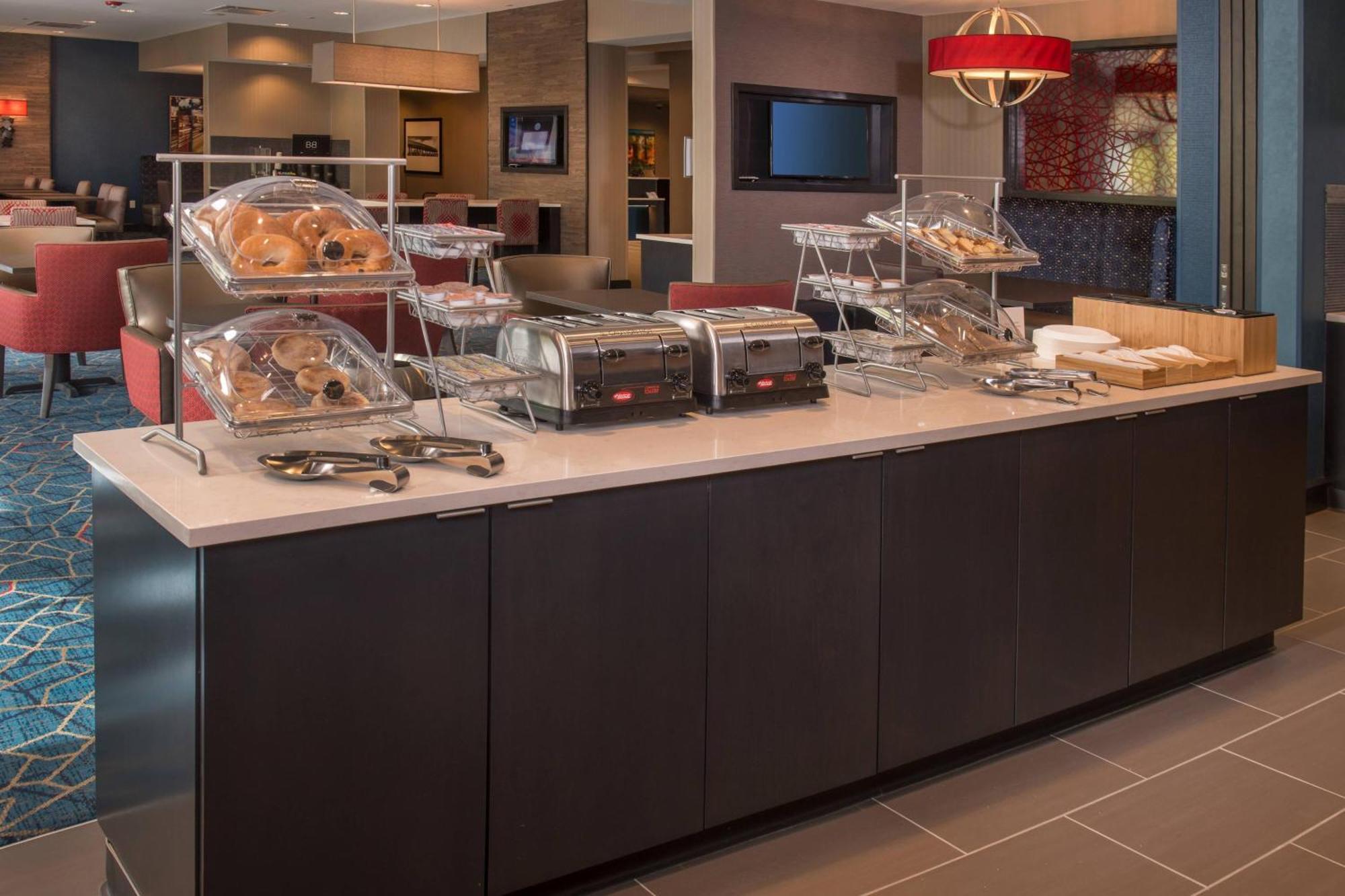 Towneplace Suites By Marriott Алтуна Экстерьер фото