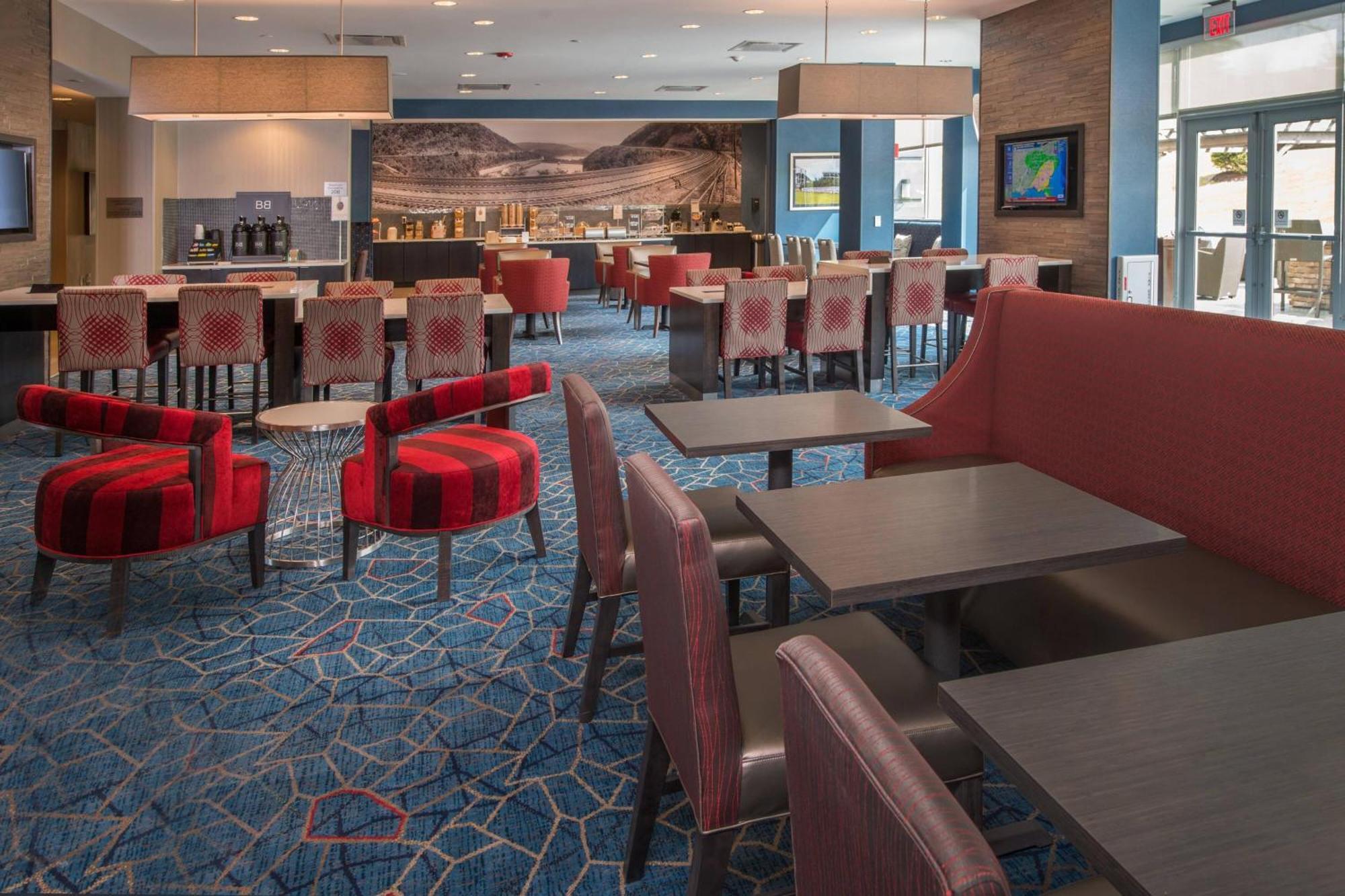 Towneplace Suites By Marriott Алтуна Экстерьер фото