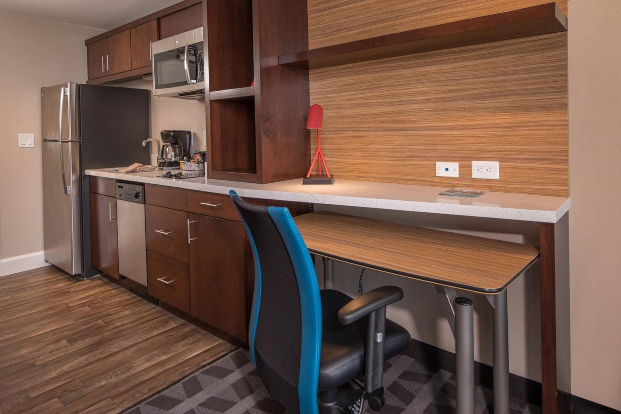 Towneplace Suites By Marriott Алтуна Экстерьер фото