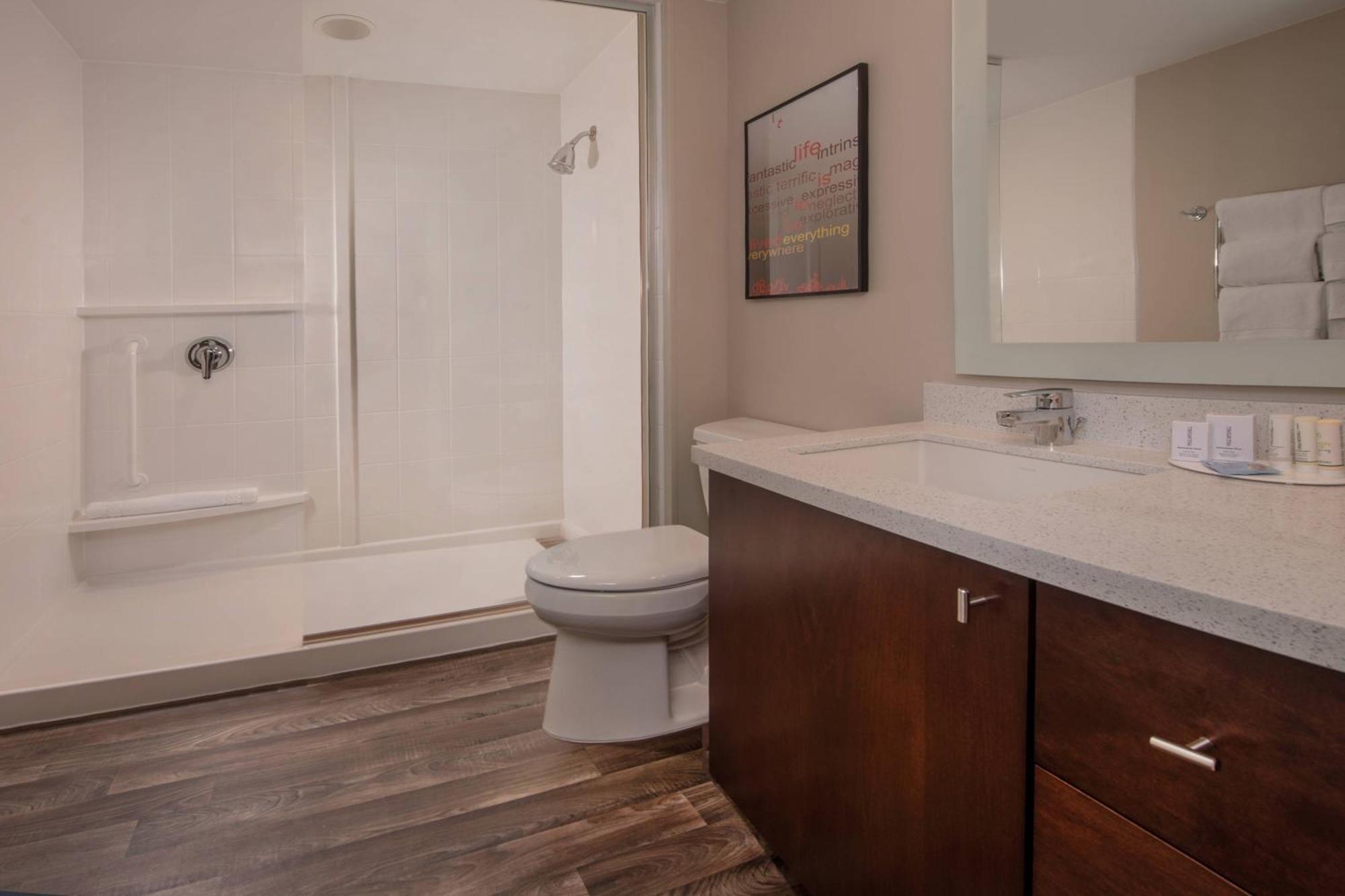 Towneplace Suites By Marriott Алтуна Экстерьер фото