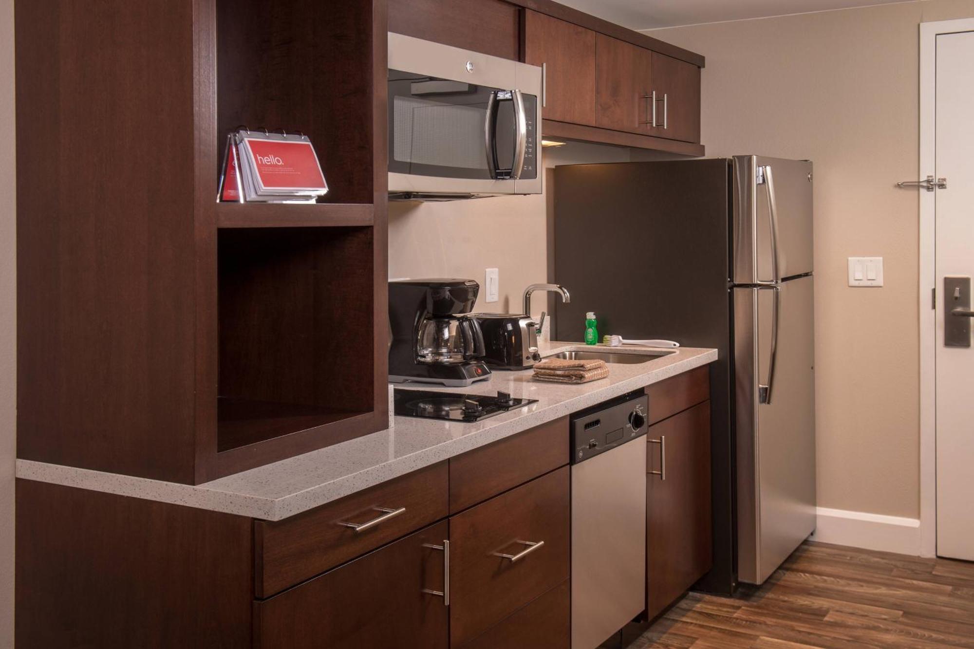 Towneplace Suites By Marriott Алтуна Экстерьер фото