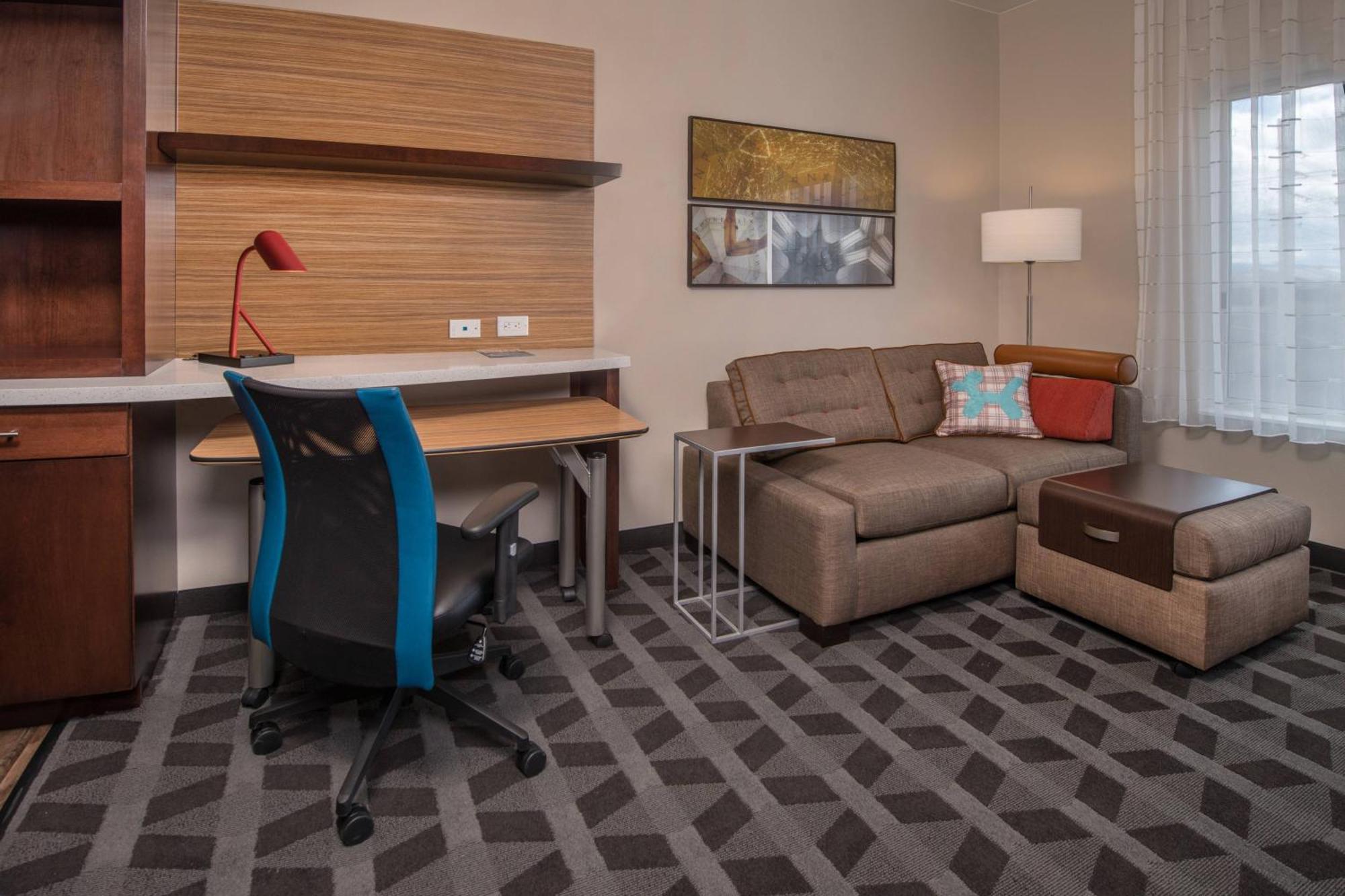 Towneplace Suites By Marriott Алтуна Экстерьер фото