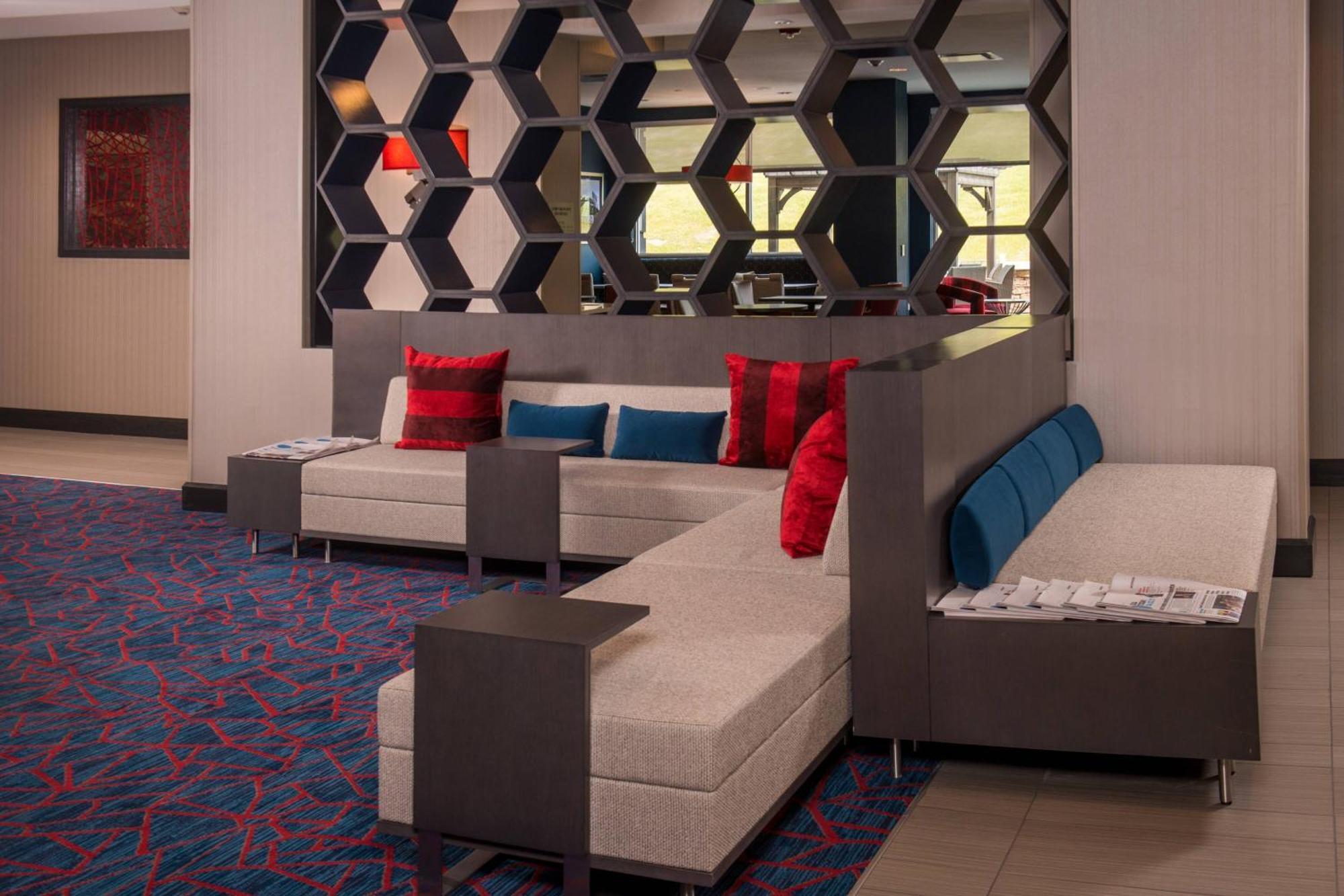 Towneplace Suites By Marriott Алтуна Экстерьер фото