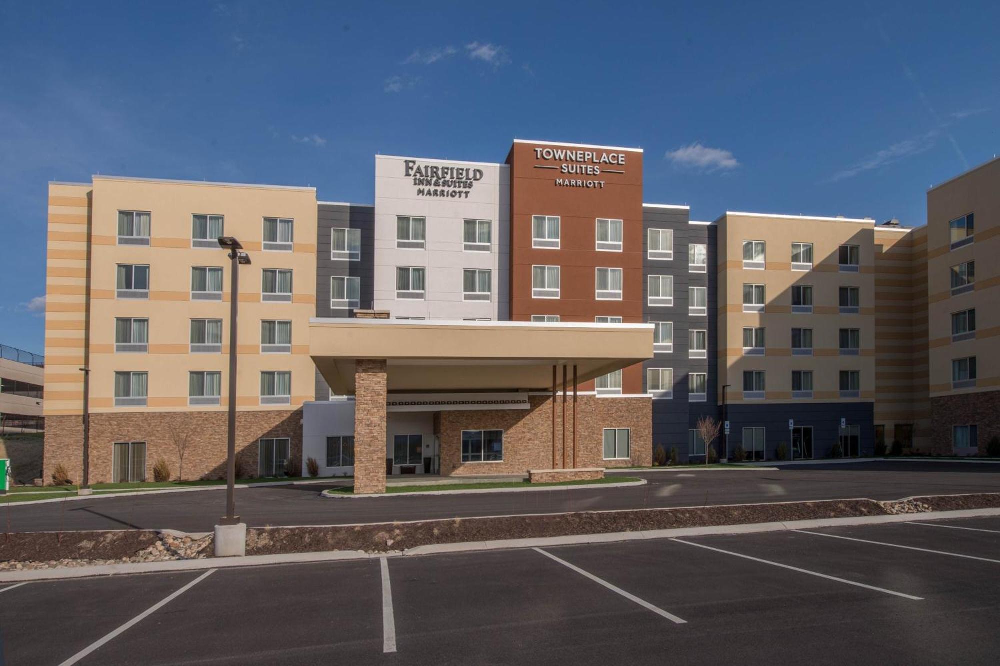 Towneplace Suites By Marriott Алтуна Экстерьер фото