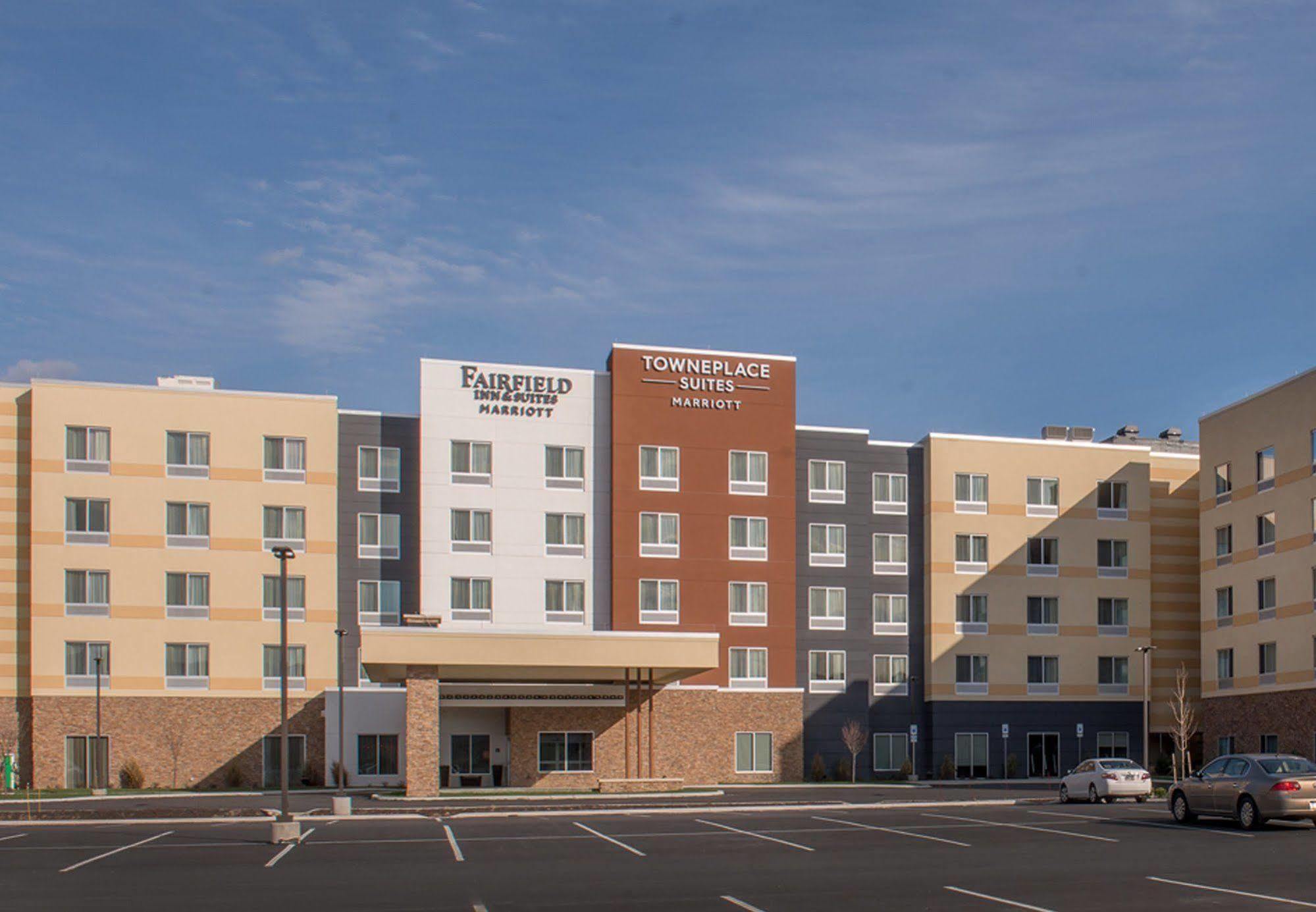 Towneplace Suites By Marriott Алтуна Экстерьер фото